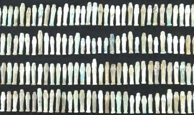 Mezarlarda bulunan 402 adet cenaze heykelciği, tılsım ve bok böceği başarılı keşifler olurken, erkek lahdin durumu çok iyi haldeydi.