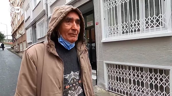 Emekli öğretmen Mahmut Aytaç avukat olan iki çocuğunun ekonomik durumuna dikkat çekerek, 'Çocuklarım benim aldığım evi, arabayı alamıyor, zamanında yaptığım tatili yapamıyor' dedi.