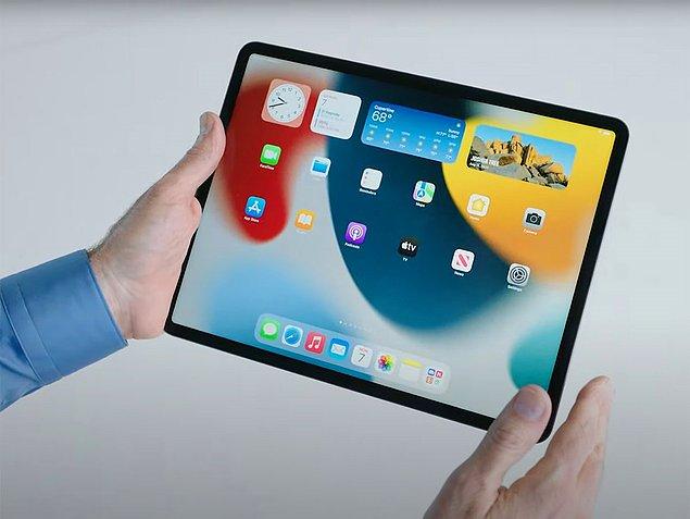 Ayrıca Apple iPadOS 15.1 sürümünü de imzalamayı durdurdu. Bu da, destekleyen iPad modellerinin resmi olarak iPadOS 15.2’den önceki bir sürüme düşürülemeyeceği anlamına geliyor.