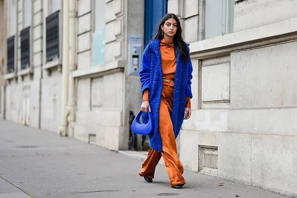 7. Примете участие в "дофаминовом гардеробе", речь идет о сочетании супер ярких цветов в одежде?!