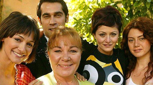 Seda Demir, 'Yaprak Dökümü' dizisinde rol arkadaşı olan Bedia Ener'in sözlerine cevap verdi.
