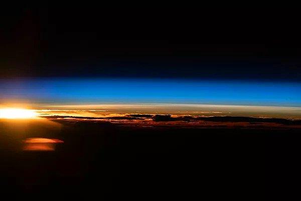 Uluslararası Uzay İstasyonu'ndan çekilen gün doğumu görüntüsü