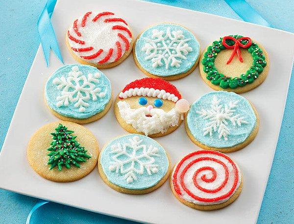 12. Sadece üç malzemeleri yeni yıl kurabiyesi, istediğiniz gibi süslemek serbest!