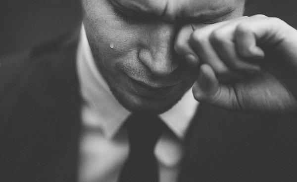 İnsanlar için de genellikle bulundukları durumdan sıyrılmak için akıttıkları gözyaşları da aslında içinde duygu barındırmadığı için timsah gözyaşı akıttıkları söylenir.