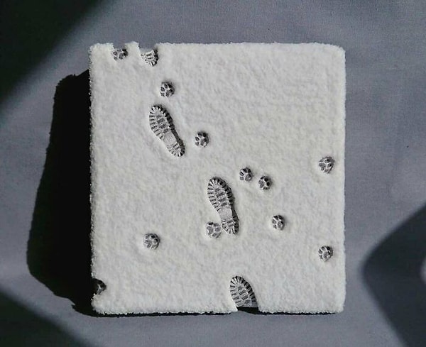 1. Вышитые следы