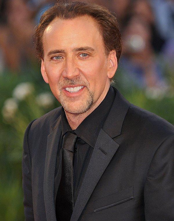 9. Nicolas Cage'in geçmişte 150 bin dolarlık evcil ahtapot, perili evler ve küçülmüş cüce kafaları satın aldığına şahitlik ettik.