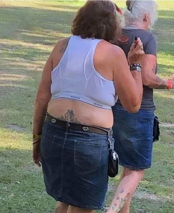 4. Она одела трусики большого размера как топик