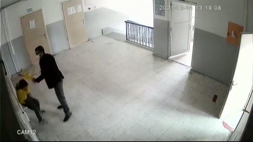 10 Yaşındaki Öğrenciyi Darp Eden Öğretmen: 'Hakkımda Söylenti Çıkarıp Okul Yönetimi ile Aramı Bozdu'