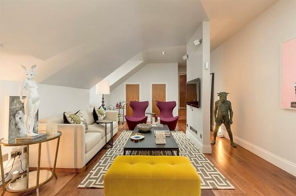 8. Это удаленная сцена из «Битвы титанов», где Минотавр выходит из ванной, чтобы спросить, была ли это туалетная бумага последней.