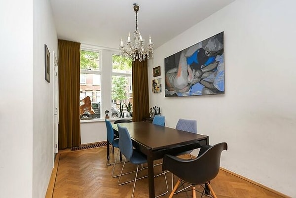 20. «Картина в холле - последняя колоноскопия Артура».