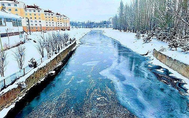 4. Dipsizgöl Şelalesi dondu, Kızılırmak Nehri’nin yüzeyi buzlarla kaplandı... Bugün Sivas'ta termometreler -29.7'yi gösterdi! 🥶