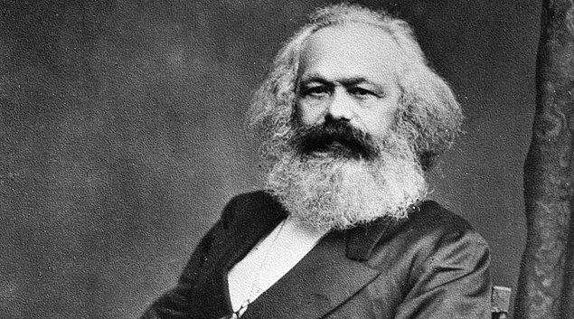 Marx'a göre üretim sürecinde emeğini ücret karşılığı satan işçi kendi emek gücünün yeniden üretiminden daha fazlası bir değer üretmelidir. İşçi artı-değer üretmek durumundadır. Pratikte seks işçisinin ürettiği bir artı değer yok.