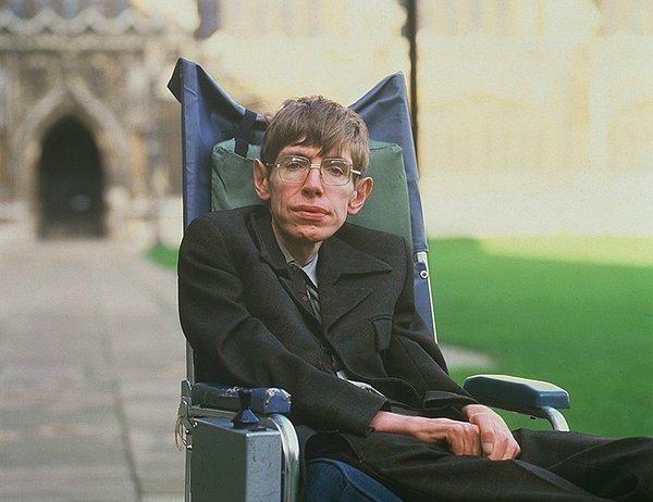 Ancak bu olasılık yıllar boyunca birçok fizikçi tarafından tartışılmıştır. Stephen Hawking 1992'de yayınlanan bir yazısında 'Fizik yasaları kapalı zamana benzer eğrilerin ortaya çıkmasına izin vermiyor' demiştir.