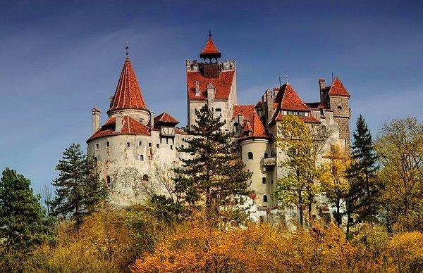 12. "Romanya'daki Bran Kalesi çok abartılıyor. Transilvanya'nın dağlarında hem daha güzel hem daha ucuz kaleler bulabilirsiniz."