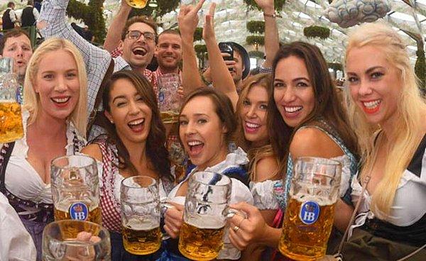 2. "Münih'te turistlerin çok sevdiği Oktoberfest dışında çok daha kaliteli içkiler içebileceğiniz festivaller bulunuyor. Bavaria ve özellikle Allgäu'ya gitmenizi öneririm, güzel bira fabrikaları var."