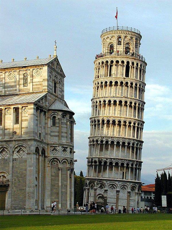 21. "İtalya'nın Pisa şehrinde kule dışında gezilecek hiçbir yer yok, civardaki Sienna, San Gimignano, Monteriggioni ve Lucca kentleri gezip görmeye daha değer."