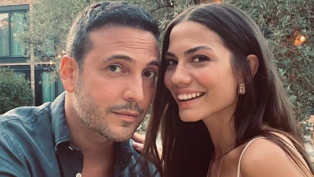 Oğuzhan Koç ile Yağmur Tanrısevsin'in beş yıllık ilişkisi ani şekilde sonlanmış ve Oğuzhan Koç'un ismi sık sık güzel oyuncu Demet Özdemir'le anılmaya başlamıştı.