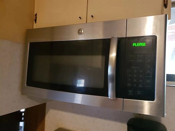 8. Микроволновые печи считаются самой необходимой кухонной техникой.