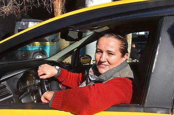 13. İzmir'in tek kadın taksi sürücüsü Sevim Çevril Kaykaç, iş hayatında başarılı olan 40 kadının ödüllendirildiği 1. Saat Kulesi Uluslararası Altın Zirve Ödülleri'nde yılın en başarılı taksi sürücüsü ödülüne layık görüldü.