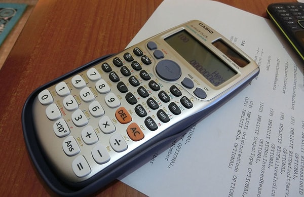 1. Калькуляторы. Учителя в те времена твердили, что нужно учить математику, ибо калькулятор не всегда будет у нас под рукой