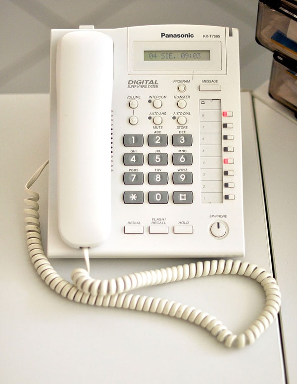 8. Стационарные телефоны