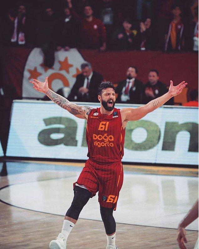 Aslen Trabzonlu olan Göksenin Köksal, uzun yıllardır Galatasaray'da forma giyiyor.