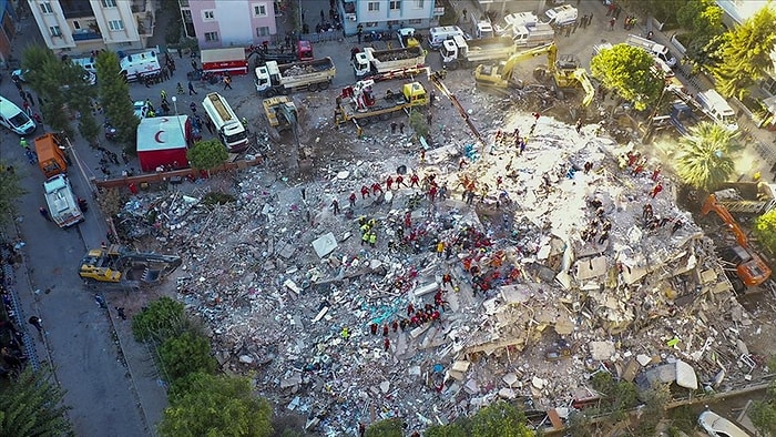 İzmir Depreminde 30 Kişiye Mezar Olan Emrah Apartmanı Davasıdan Tutuklu Sanık Kalmadı