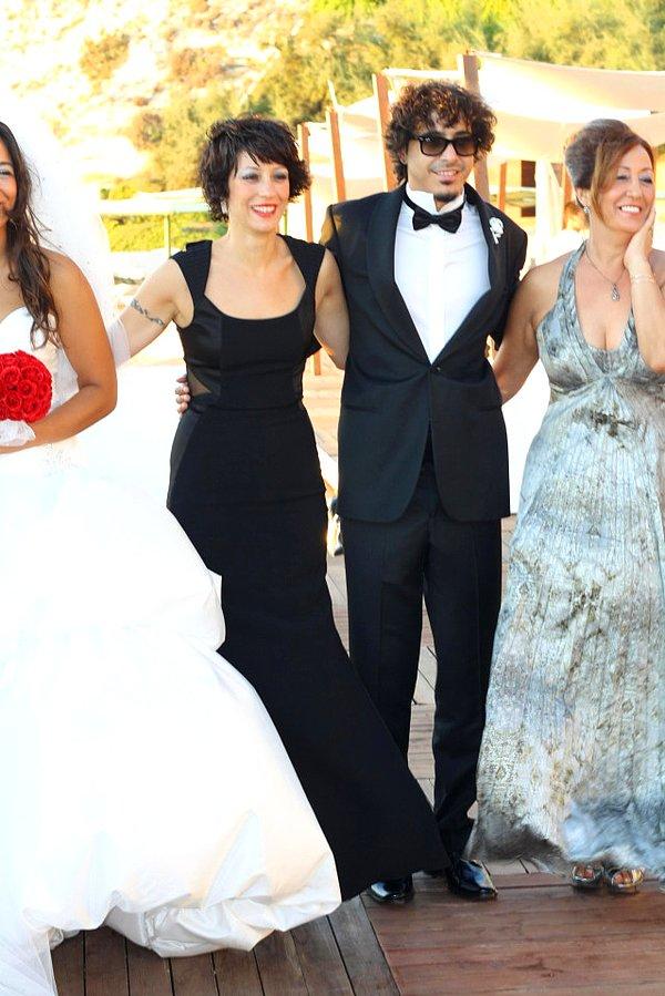 2007-2012 yılları arasında Esra Bayram ile evli olan Ferman Akgül'ün evli olduğu dahi grubun sıkı hayranları dışında pek bilinmiyordu.