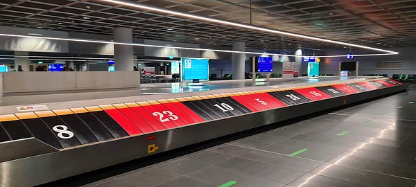 5. Saatlerce süren sıkıcı bagaj bekleme çilesini eğlenceli hale dönüştüren Frankurt Havaalanı mini rulet oyunu tasarlamış.