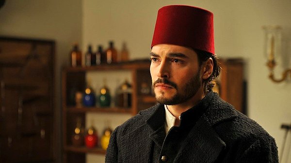 Tam 5 sezon devam eden ''Payitaht Abdülhamid'' dizisinin ilk sezonunda yer alan Akın Akınözü, ''Ömer'' karakterine can vermişti.