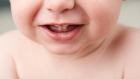Bebekler Diş Çıkarırken Ateş Nasıl Düşürülür?