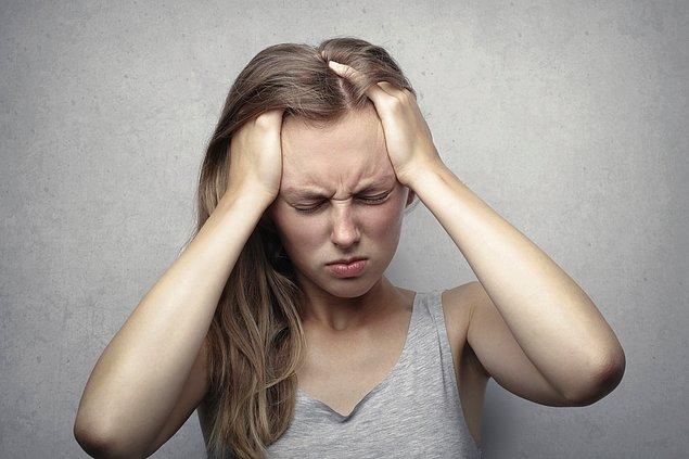 Baş ağrısı, ağrıya neden olan sebebin belirlenmesi gereken nörolojik bir emaredir.