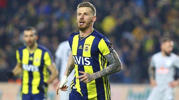 2018-2019 sezonun devre arasında Fenerbahçe’ye imza atan 31 yaşındaki futbolcu, sarı-lacivertlilerle sözleşme imzalamazsa sezon sonu serbest kalacak.