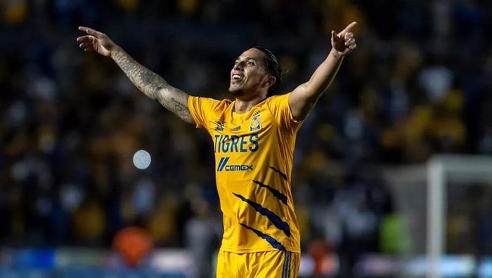 Galatasaray, Tigres Forması Giyen Stoper Carlos Salcedo'yu Kadrosuna Katmaya Hazırlanıyor