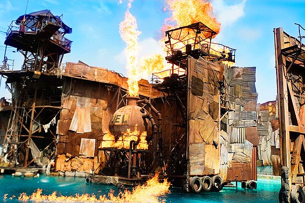 2015 itibarıyla Richard, Universal Studios'un Hollywood Waterworld'ünde dublör olarak çalışıyor, ve işi dolayısıyla kendini ateşe verip suya atlıyor.