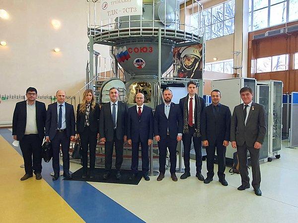 Türkiye Uzay Ajansı Başkanı Serdar Hüseyin Yıldırım, Rusya Federal Uzay Ajansı'nın (Roscosmos) daveti üzerine beraberindeki heyetle birlikte Rusya'nın başkenti Moskova'ya gitti.