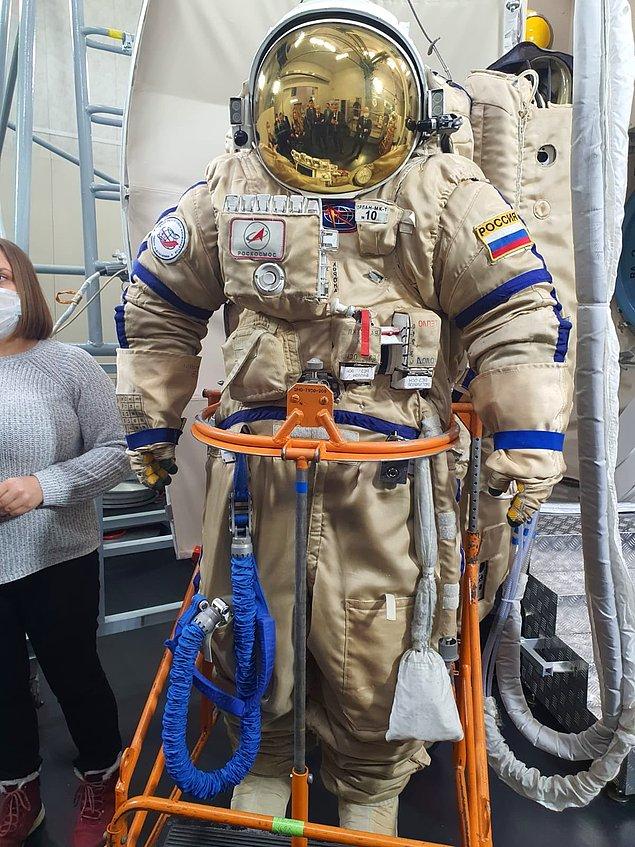 Serdar Hüseyin Yıldırım kozmonotların uzay yürüyüşü için kullandıkları, "tek kişilik uzay aracı" olarak tanımlanan kıyafeti ve bazı görüntüleri de paylaştı: