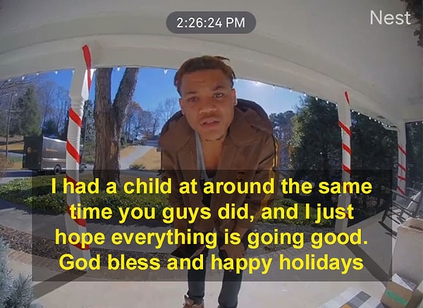 Он также сказал, что тоже стал недавно отцом и просто хотел узнать, как у них дела. А напоследок пожелал хороших праздников и благословения.