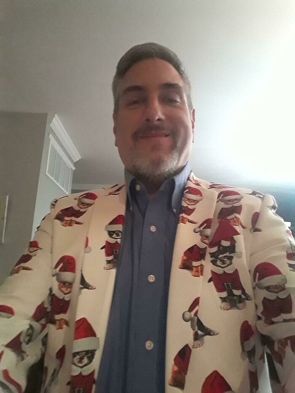 10. "Нашел этот жакетик в магазине. Жду не дождусь чтобы одеть его на праздничный ужин. Всех с Наступающим"