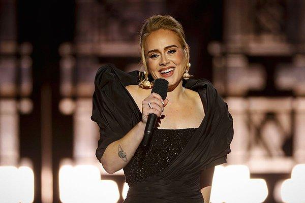 15 adet Grammy Ödüllü İngiliz müzisyen Adele, en son albümünü (25) 2015 yılında çıkarmıştı bildiğiniz üzere.