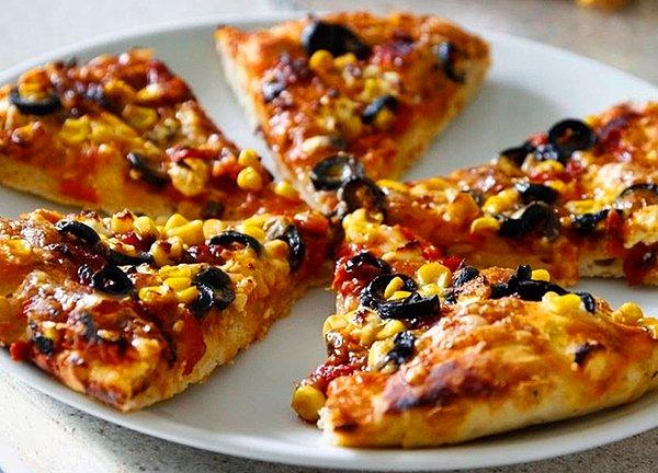 Ev Yapımı Pizza için Gereken Malzemeler