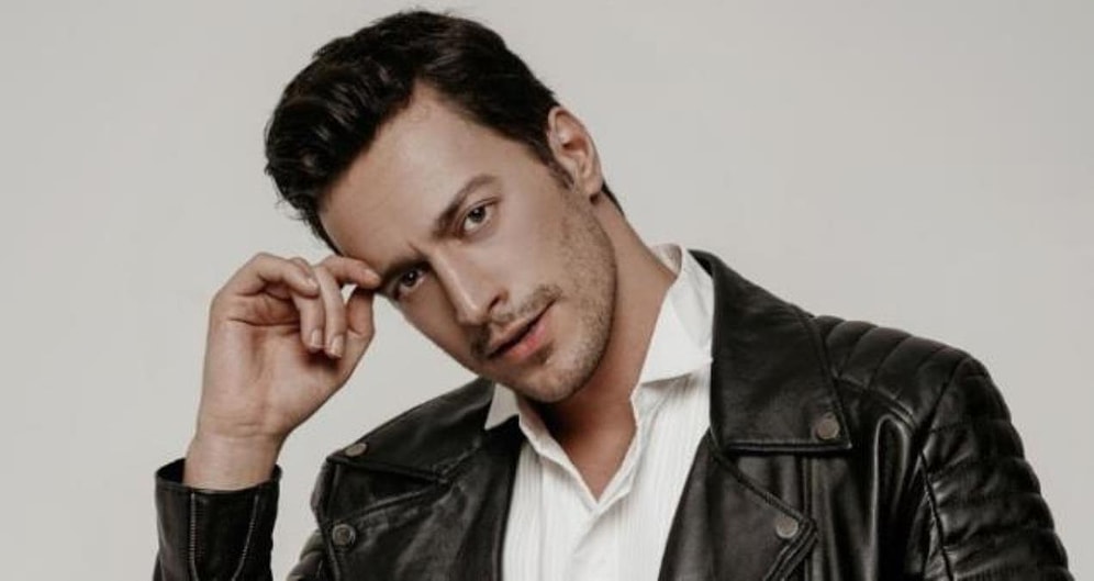 O Ses Türkiye Feyyaz Şerifoğlu Kimdir? Camdaki Kız'ın Sedat’ı Yarışma Sahnesinde