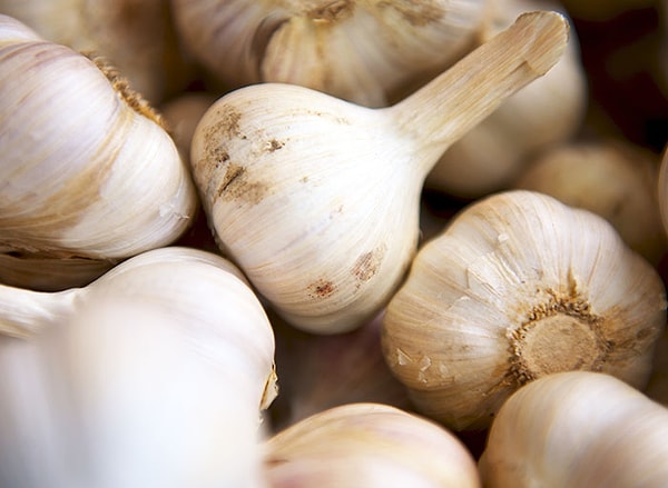 1. Впервые решил приготовить лазанью. Для соуса требовалось 3 зубчика чеснока. Это казалось так мало по сравнению со всем остальным в рецепте, что я предположил, что это означало 3 головки чеснока. Эта лазанья была адской.