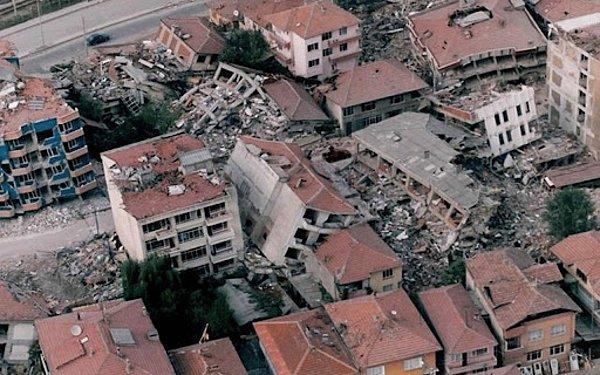 "Mart ve Nisan aylarında içinde bulunduğumuz Marmara Bölgesi dahil olmak üzere dünyanın birçok yerinde depremlerin gerçekleşme ihtimali var."