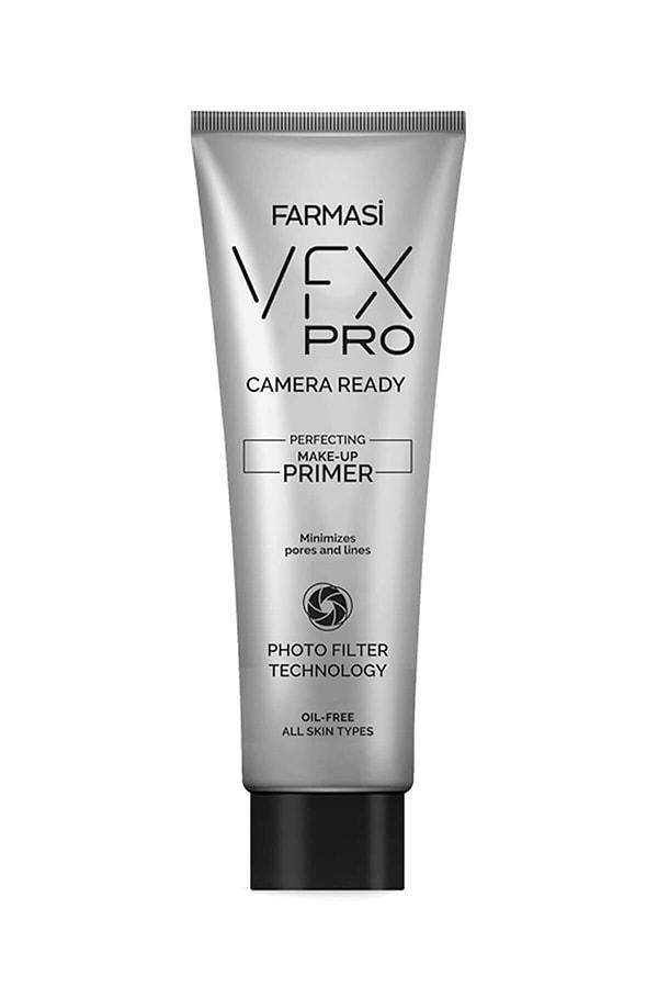 1. Makyaj bazları arasında en çok değerlendirmeye sahip olan Farmasi Vfx Pro Camera Ready ile başlayalım.