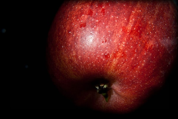 8. Что Ева сьела «яблоко». В Баблии запретный плод не был даже назван.