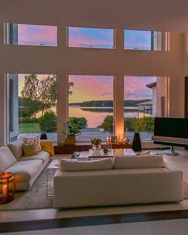 14. Великолепная гостиная дома в Финляндии на берегу озера