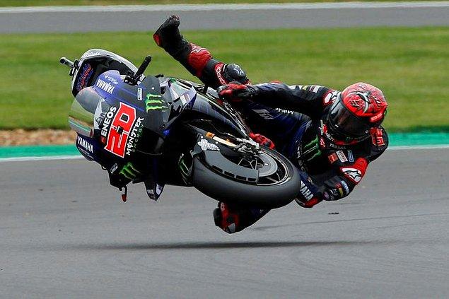 5. Yamaha sporcusu Fabio Quartararo'nun Britanya Grand Prix'indeki kaza anı
