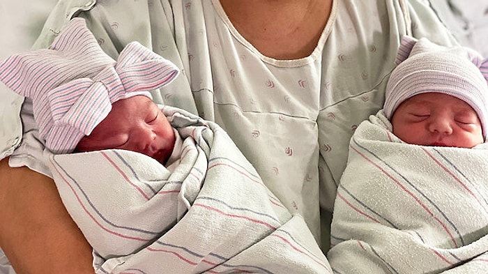 15 Dakika Arayla Dünyaya Gelen İkiz Bebekler, Farklı Yıllarda Doğmuş Oldu...
