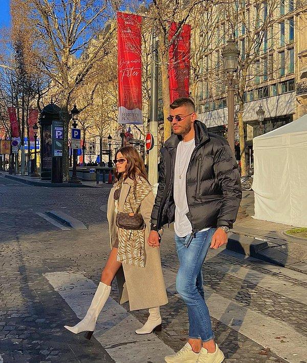 Sonunda başarılı oyuncu Barlas, sevgilisi Soner Korkmaz'la birlikte gittiği Paris tatilinden fotoğraf paylaştı.